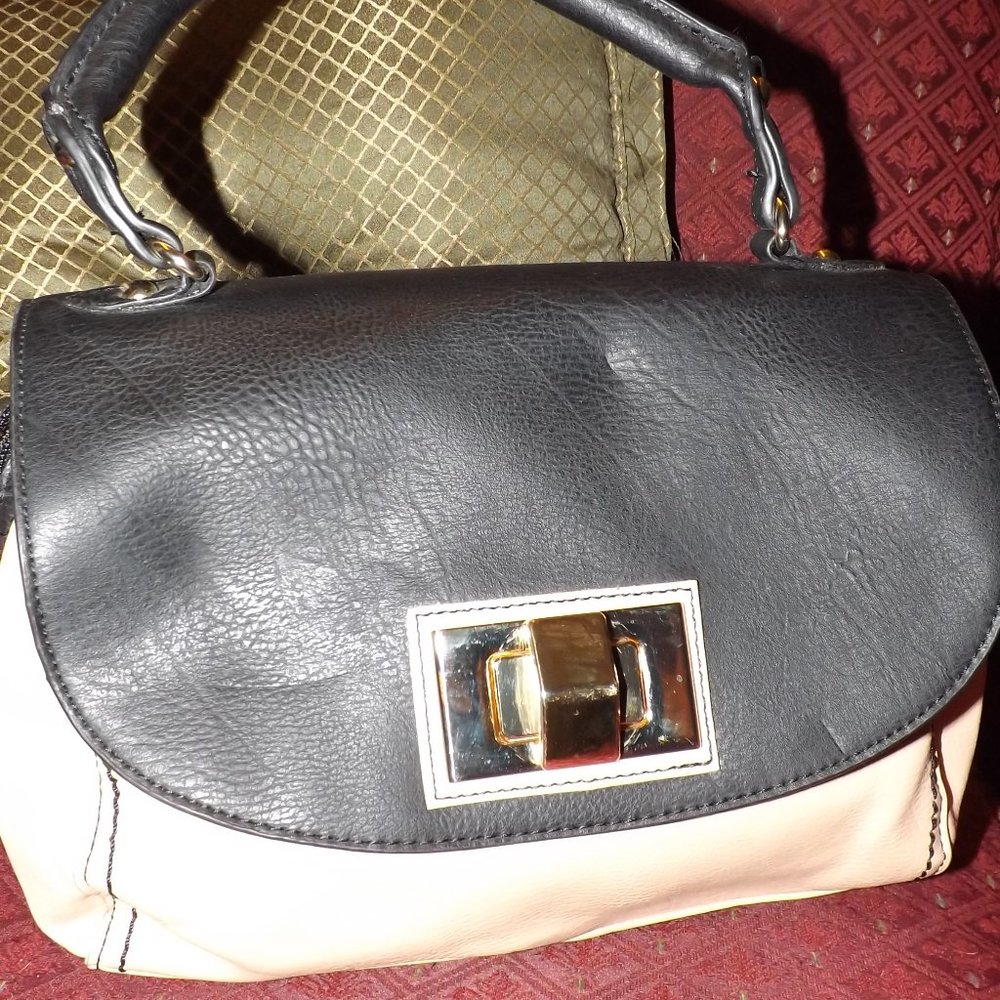 APT 9 Black Beige Gold Spring Clasp Hand Bag